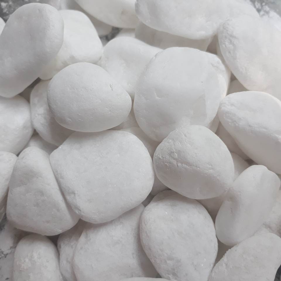 Factory Supply Natural Crushed Stone Snow White Cobble Pebbles for Garden & Park Landscaping
