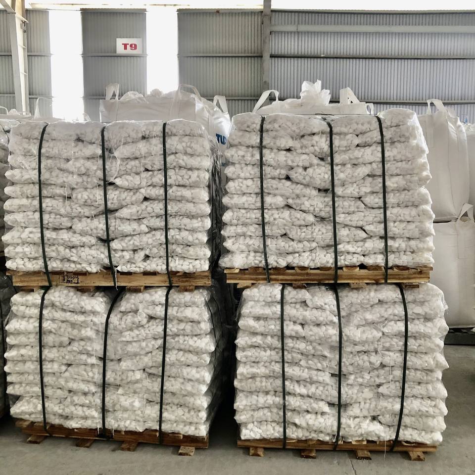 Pebbles Tumbled Snow White Pebble Stones for Outdoor Landscaping Driveways Pavers Smooth Round Stone Pebble