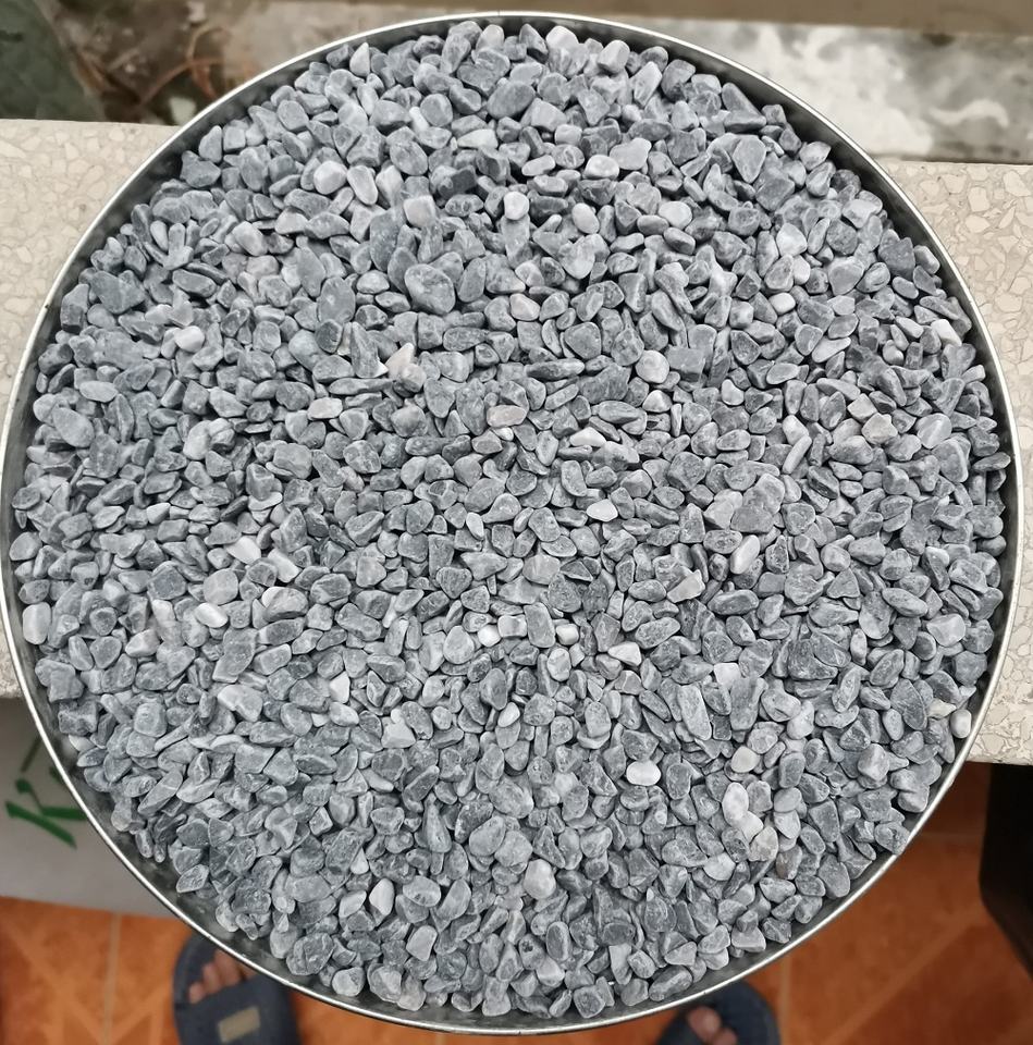 Vietnam Factory Supplies Natural Grey Pebble Stone for Exposed Aggregate Flooring Landscape Pave Outdoor Tumbled Pebble Stone