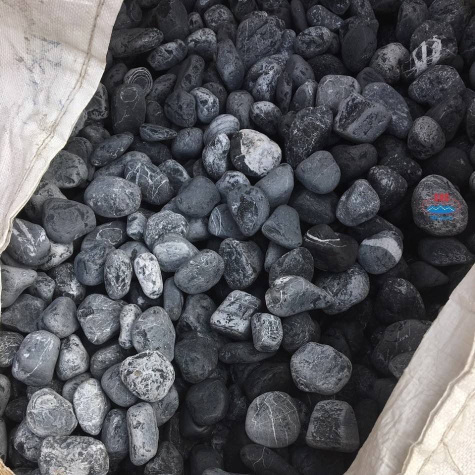 Natural Stone Gravels Black Pebble Stone for Park Paving & Garden Landscaping Permeable Paving Floor Tumbled Pebble & Stone