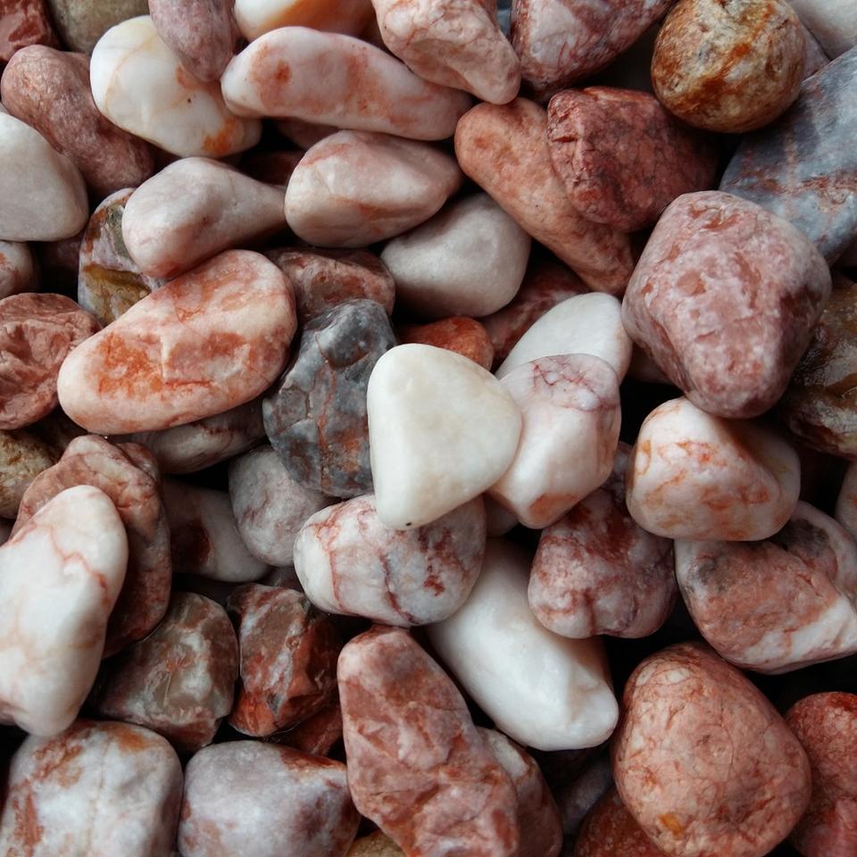 Natural Pebble Stone Vietnam Origin Decoration Tumbled Pebble Pink Pebbles Stone for Permeable Paving Floor Chip Gravel