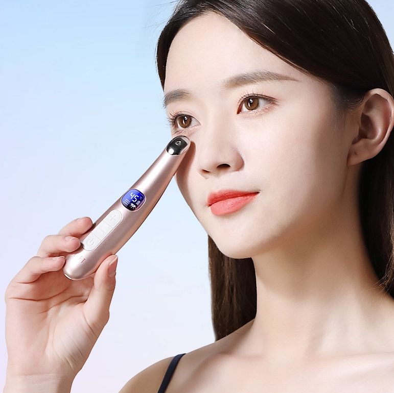 Sản phẩm làm đẹp bán chạy nhất Hoa Kỳ dành cho nữ: Thanh massage mắt nóng lạnh xóa nếp nhăn.