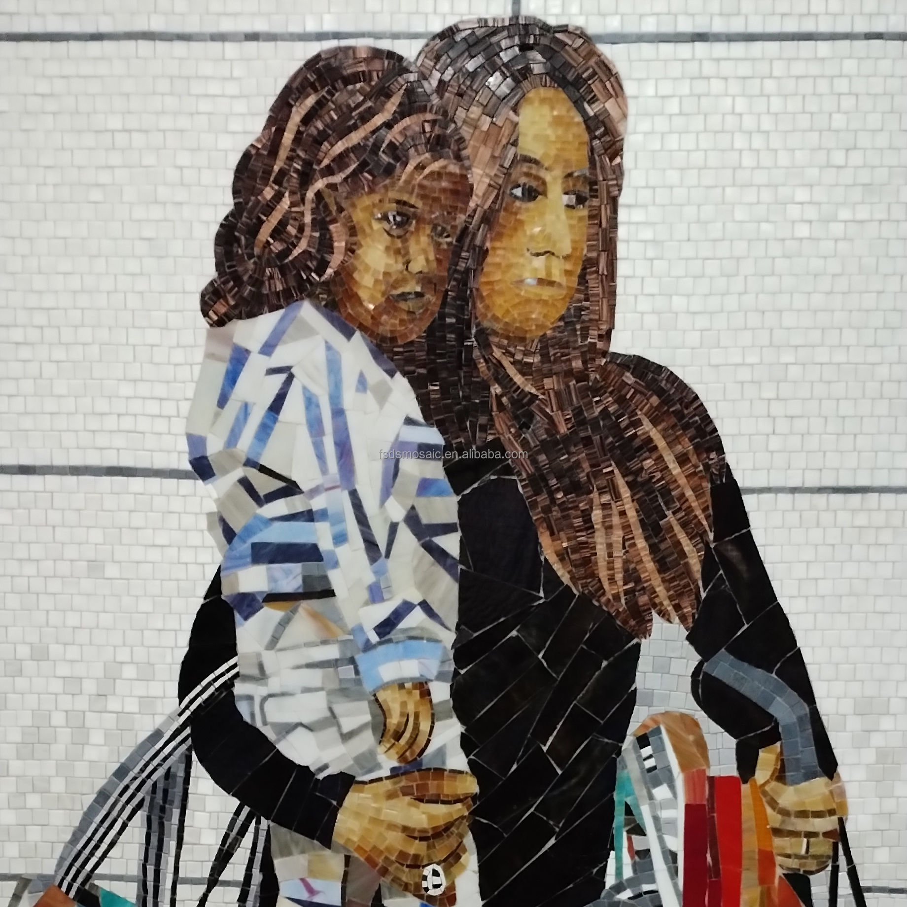 Tranh khảm kính cắt tay họa tiết người trên tường nội thất tùy chỉnh