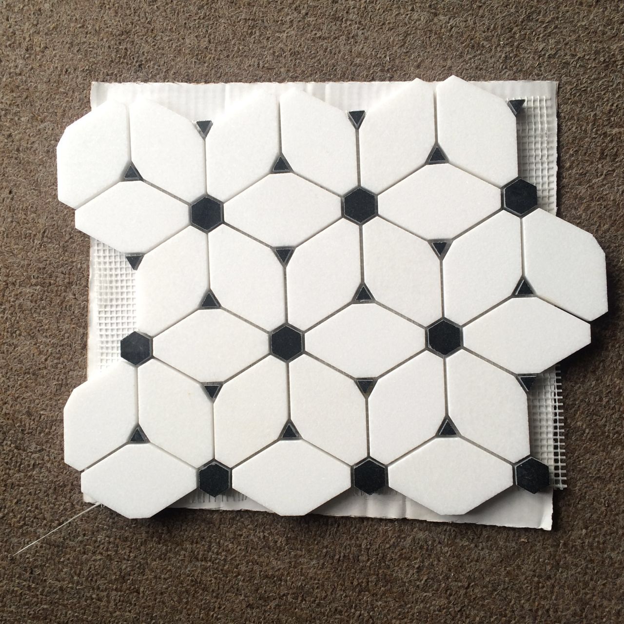 Gạch Mosaic Bát Giác Đá Cẩm Thạch Thassos Trắng Chấm Đen Kiểu Hiện Đại Thiết Kế Lát Ghép Dùng Cho Trang Trí Sàn và Tường Phòng Tắm & Phòng Khách Sạn