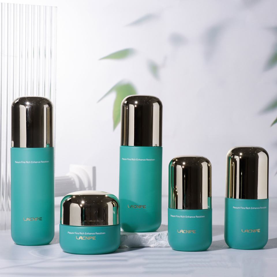 Bộ Chai Lọ Thủy Tinh Mỹ Phẩm Đáy Tròn Màu Xanh Gồm Hũ Kem 50g và Chai Nhấn Nhũ Tương Nắp Mạ Điện 100-150ml