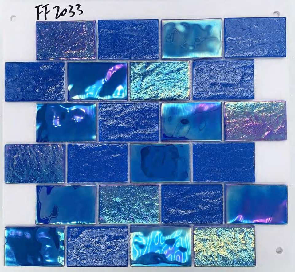 Gạch mosaic kính pha lê óng ánh cầu vồng xanh dùng cho hồ bơi