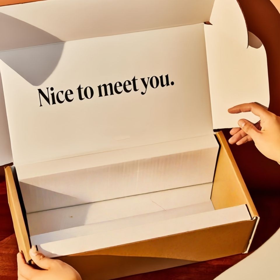 Hộp gửi hàng sóng carton lớn có logo tùy chỉnh, dành cho đồ uống rượu, bao bì vận chuyển giấy dập nổi