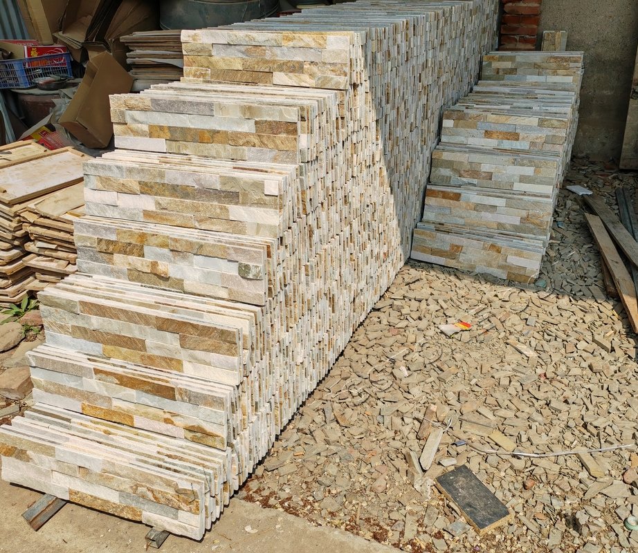 Đá ốp tường ngoại thất hiện đại Trung Quốc, Tấm đá phiến thạch anh tự nhiên kích thước tùy chỉnh, Bề mặt hoàn thiện chẻ tự nhiên, Ứng dụng ngoài trời