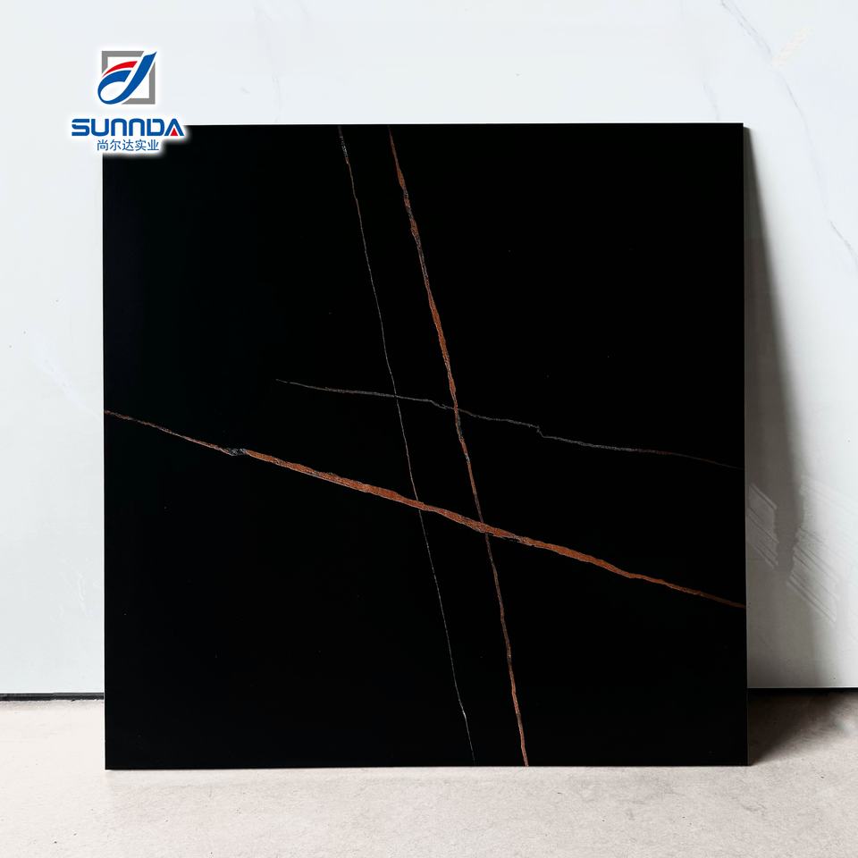 Gạch lát sàn màu đen mờ với đường kẻ vàng, thiết kế đá cẩm thạch Rustic chống trơn