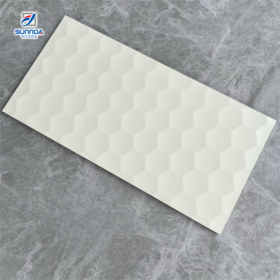 Gạch ốp tường trang trí phòng tắm phong cách châu Âu bán chạy 300x600mm, men bóng màu kem