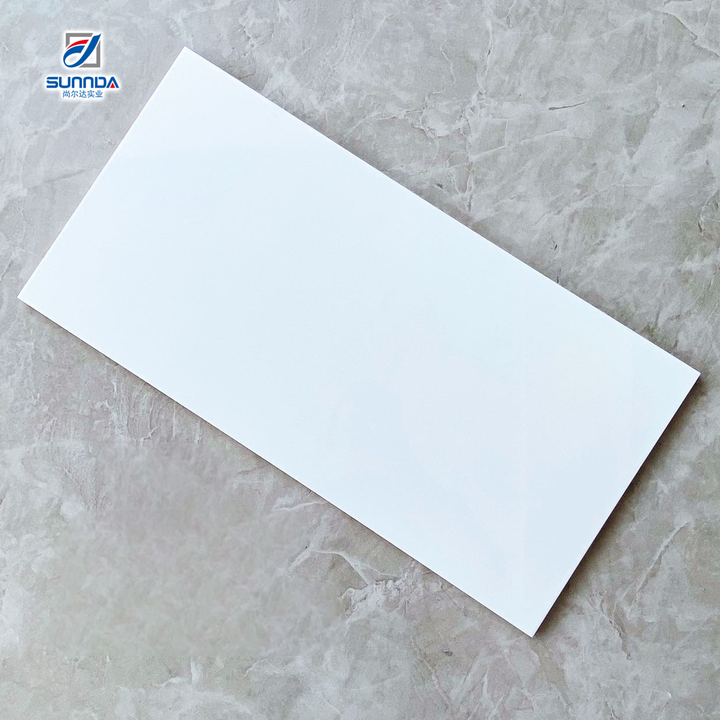 Gạch ốp tường men bóng và mờ sứ trắng tinh khiết 30x60mm cho phòng tắm và nhà bếp