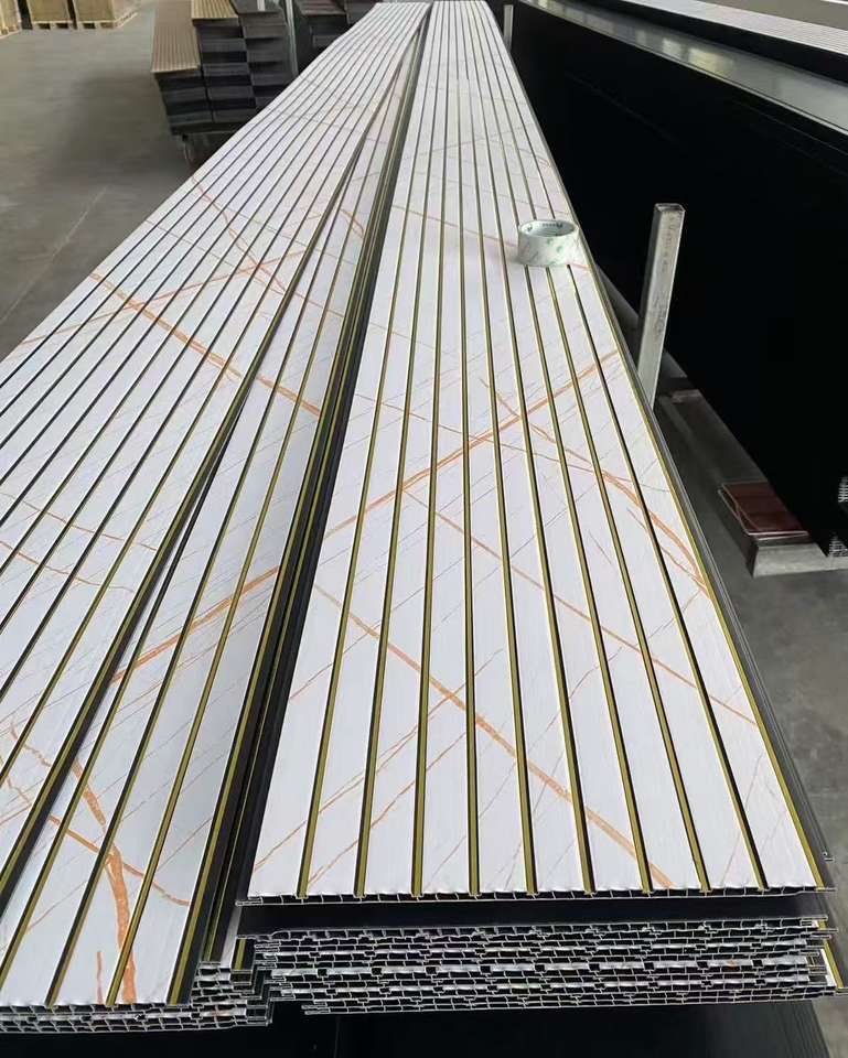 Tấm ốp tường Pvc trang trí chống thấm nước, Tấm ốp tường Pvc có rãnh màu đen vàng, Tấm ốp Pvc có rãnh