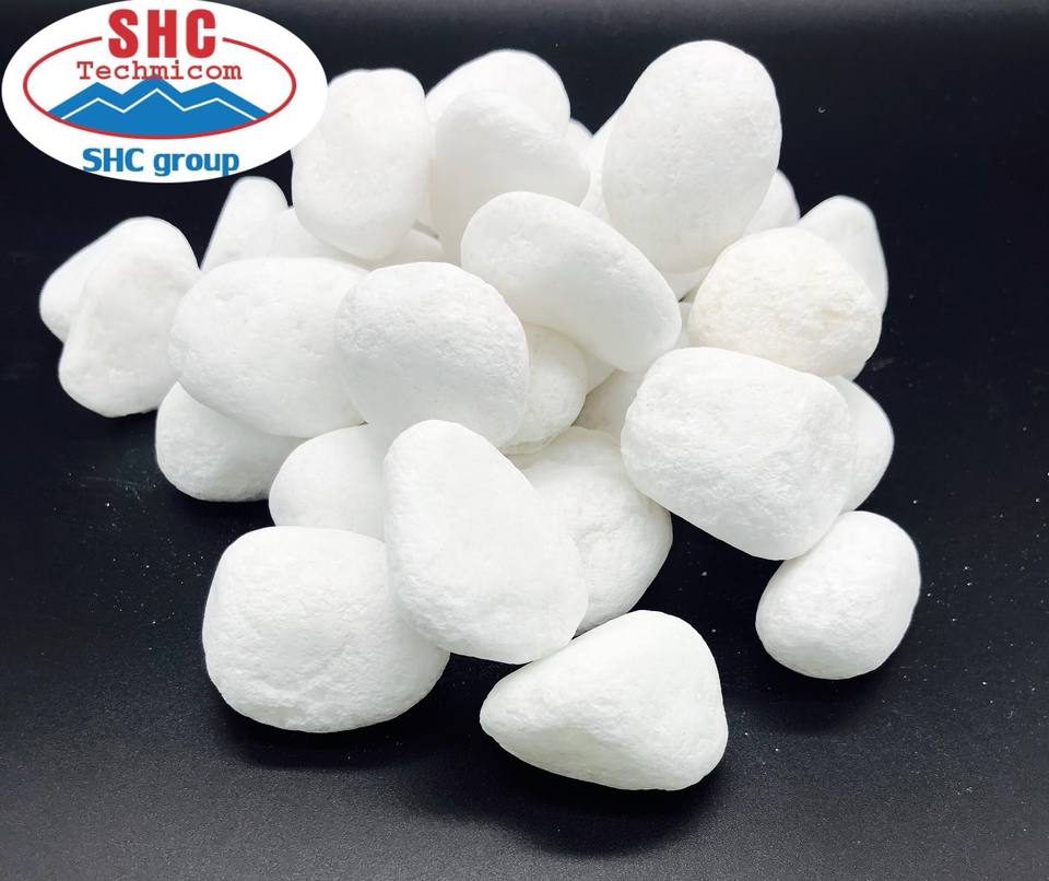 High Quality Natural Stone Cobble Pebbles Polished Snow White Decorative Stones From Vietnam for Park Applications