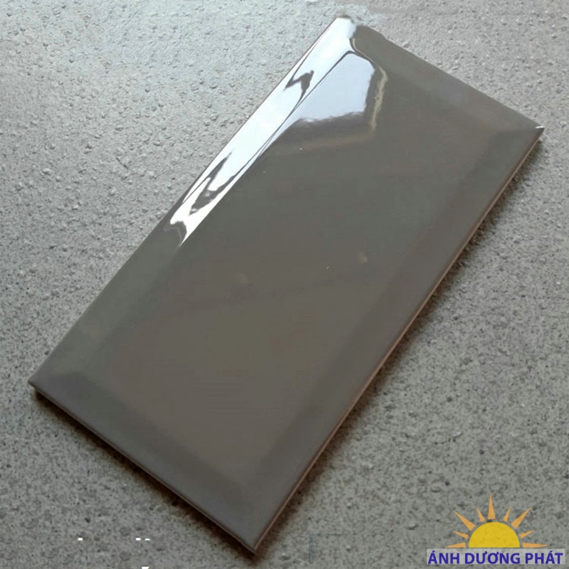 Gạch thẻ subway màu xám đậm bóng vát 7.5x15cm