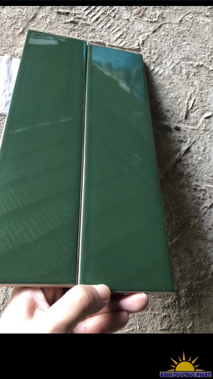 Gạch thẻ xanh lục bảo 75x300