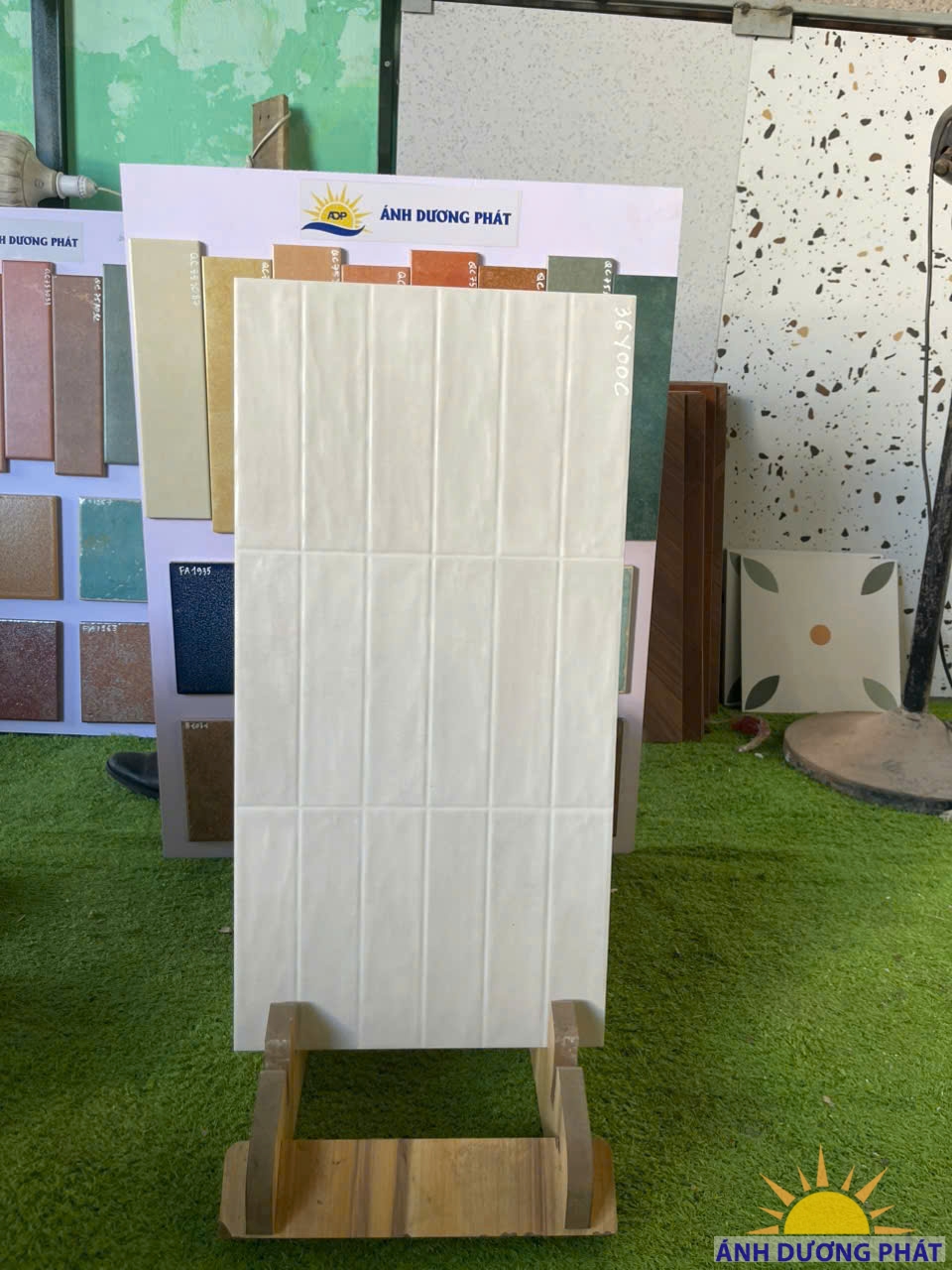 Gạch ốp tường 30x60 36Y00C