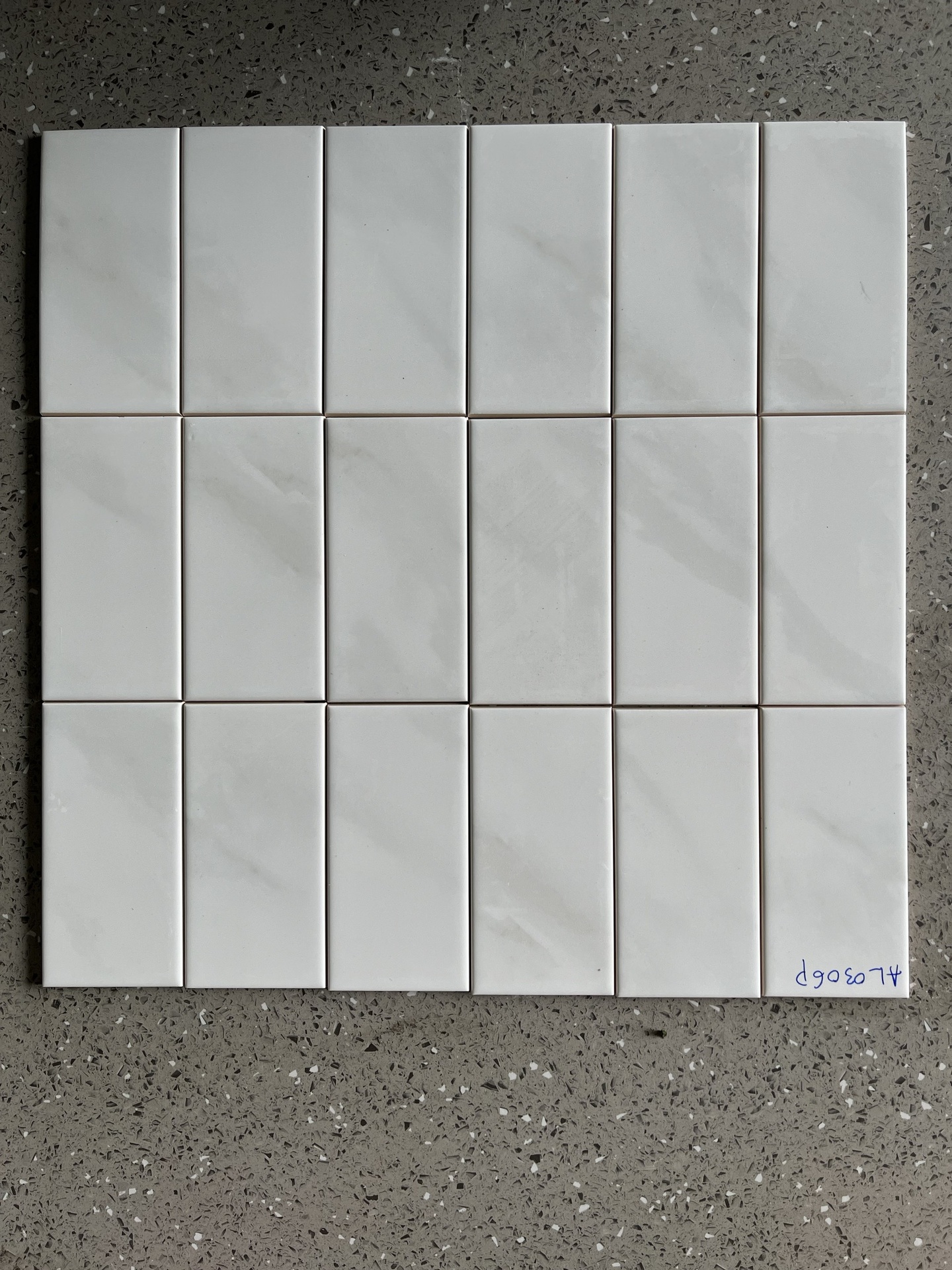 Gạch thẻ Việt Nam, Trắng vân khói bóng phẳng, KT 75x150 mm, AL0306P, Loại 1 (1 hộp/ 136 viên/ 1.53m2)