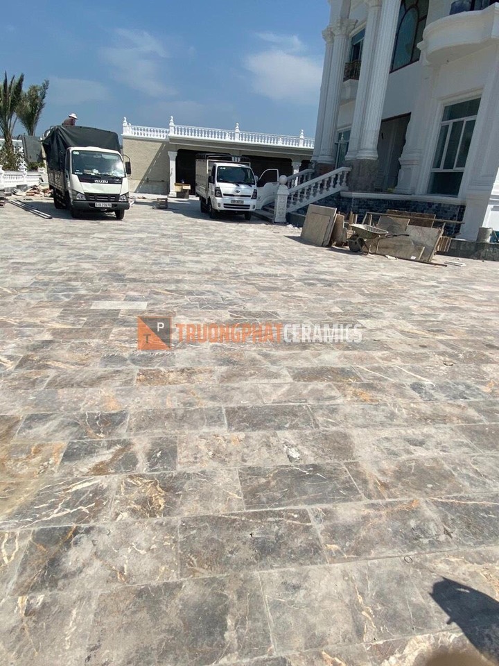 Đá Marble Vân Vàng Lát Sân: Nâng Tầm Sang Trọng Cho Không Gian Ngoại Thất