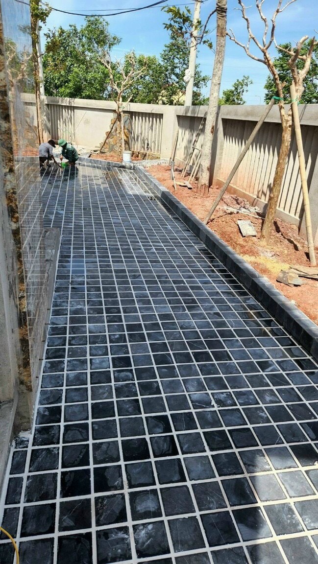 Đá Cubic Đen Mài 10×10 Lát Sân: Vẻ Đẹp Sang Trọng, Bền Bỉ Cho Không Gian Ngoại Thất