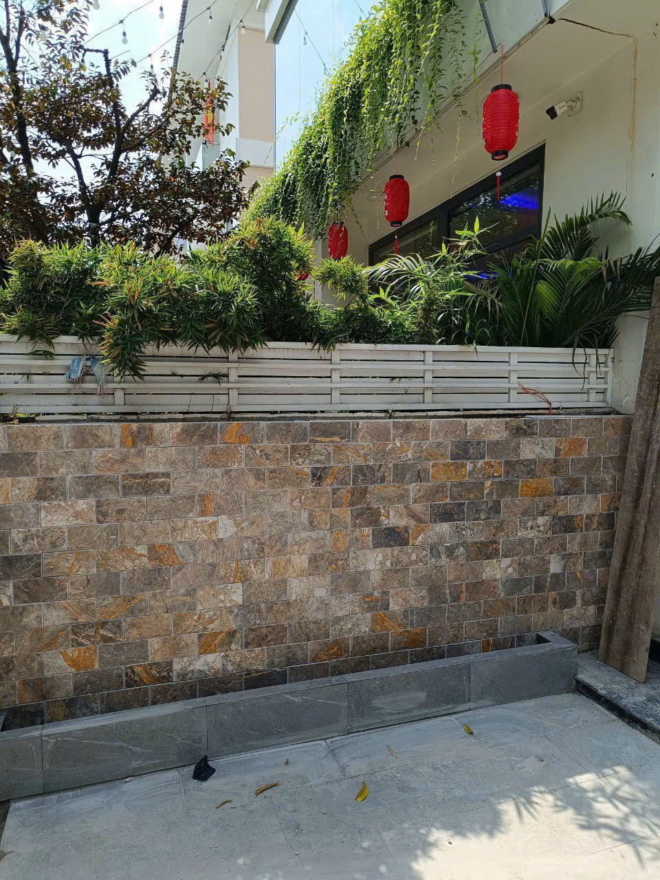 Đá Thẻ Vân Vàng Ốp Tường Rào