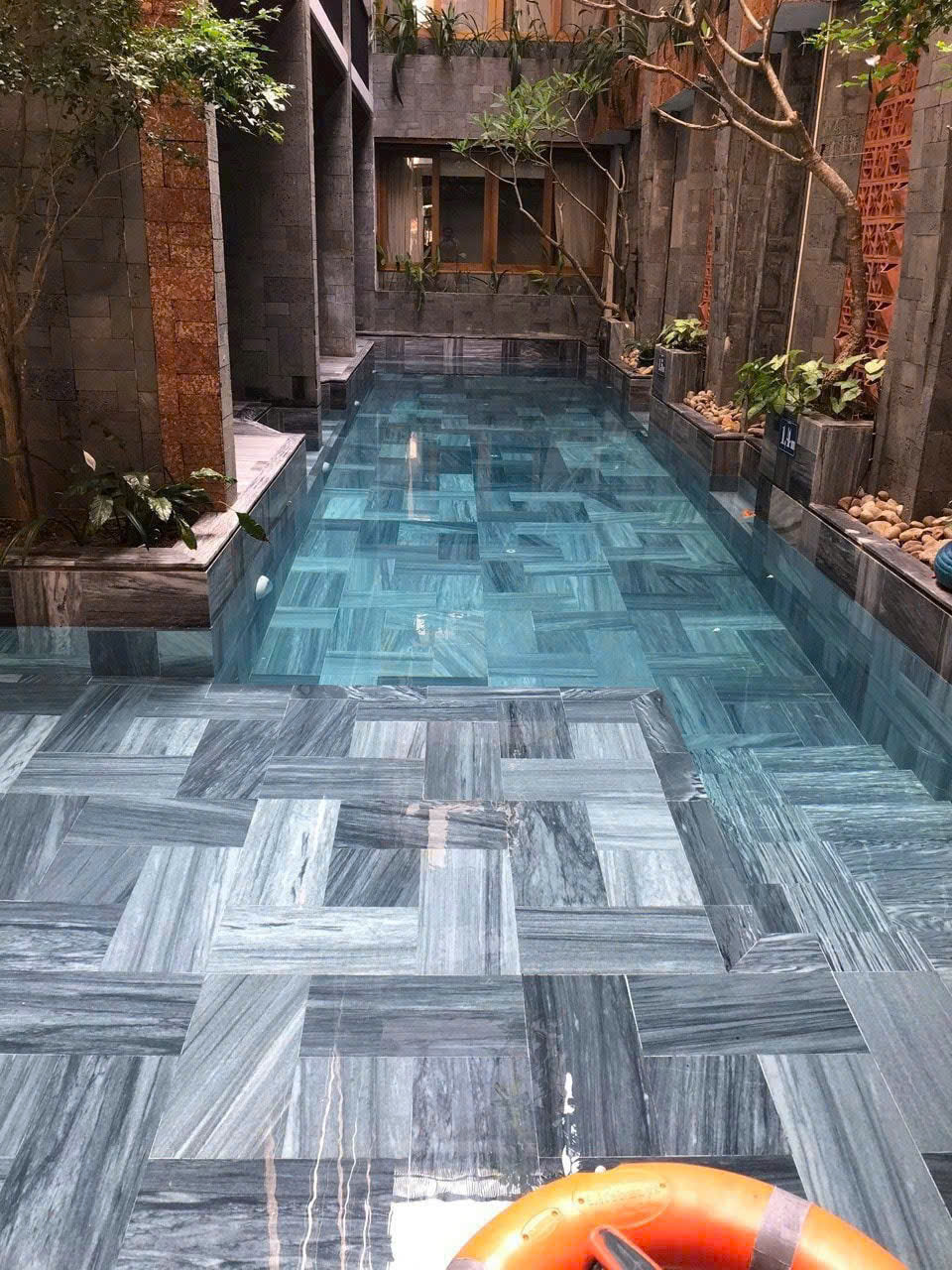 Đá sọc dưa ốp hồ bơi