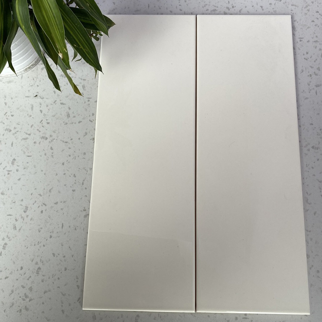 Gạch thẻ Việt Nam, Xám trắng bóng phẳng, KT 100x400 mm, STA1402, Loại 1 (1 hộp/ 25 viên/ 1m2)