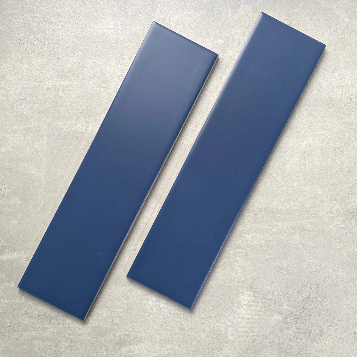 Gạch thẻ Việt Nam, Xanh dương đậm mờ phẳng, KT 75x300 mm, T75380M, Loại 1 (1 hộp/ 50 viên/ 1.125m2)